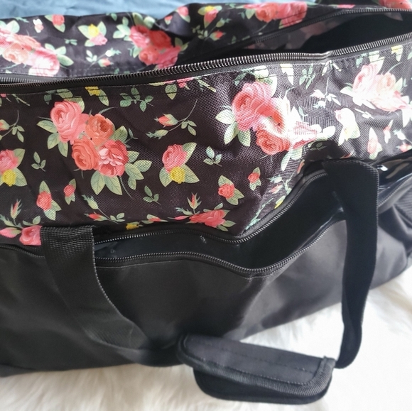 Lish Women's Floral Gym Duffel Bag - Picture 7 of 16